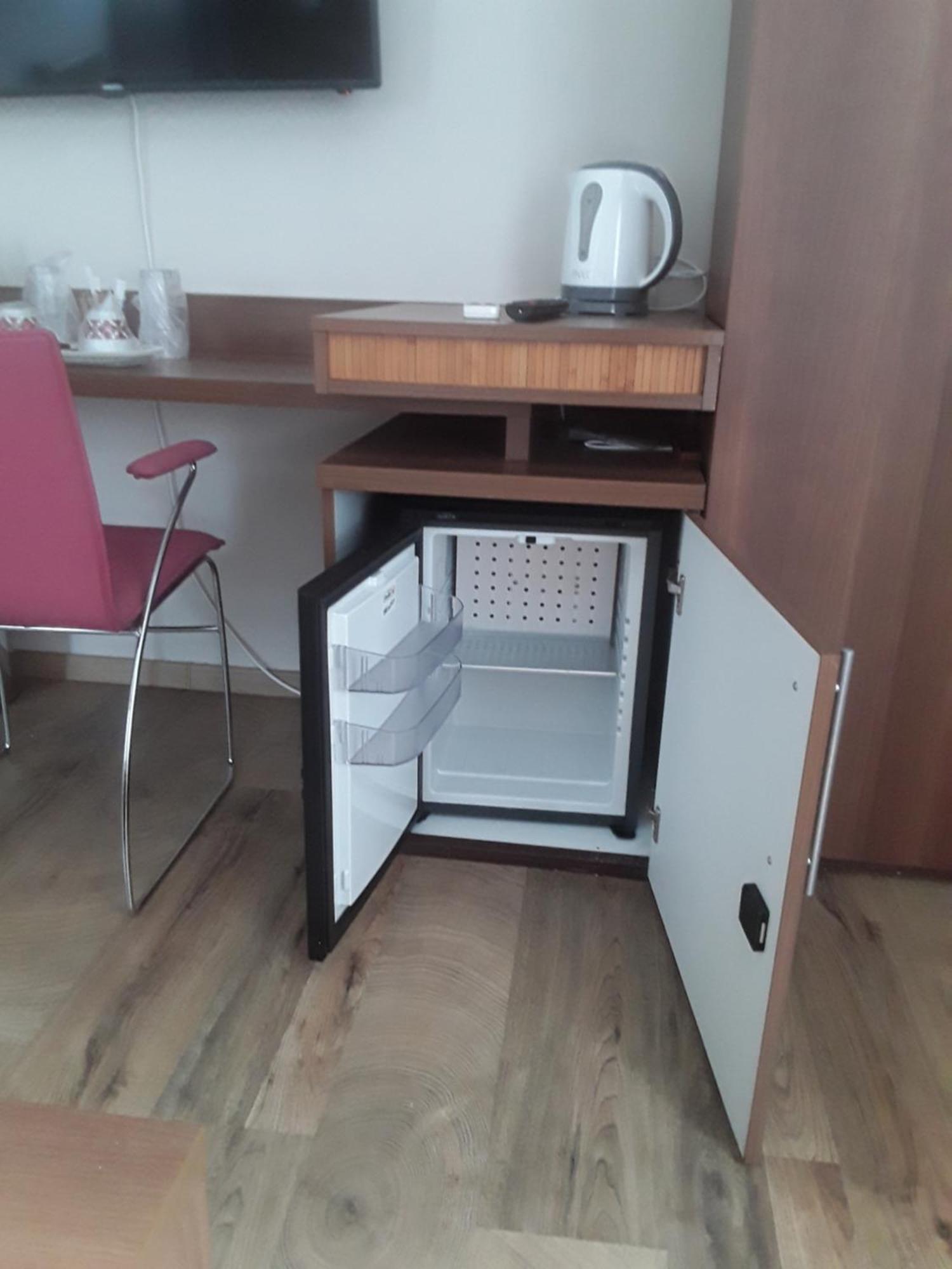 Aura'S West Accommodation Private Parking In Front Yard Bucarest Esterno foto
